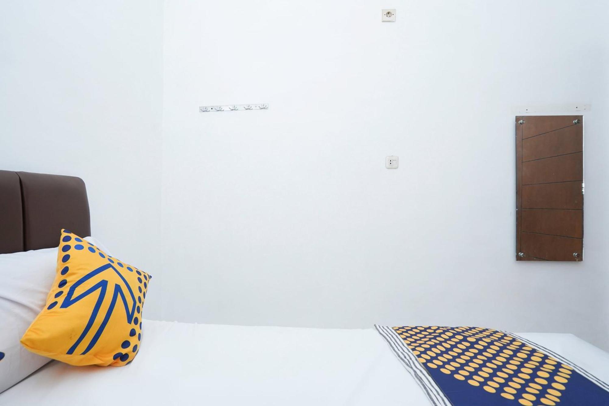 Spot On 2479 Berkah Residence Syariah Gresik Экстерьер фото